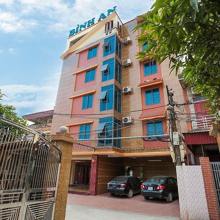 Binh An Hotel Нойбай Экстерьер фото