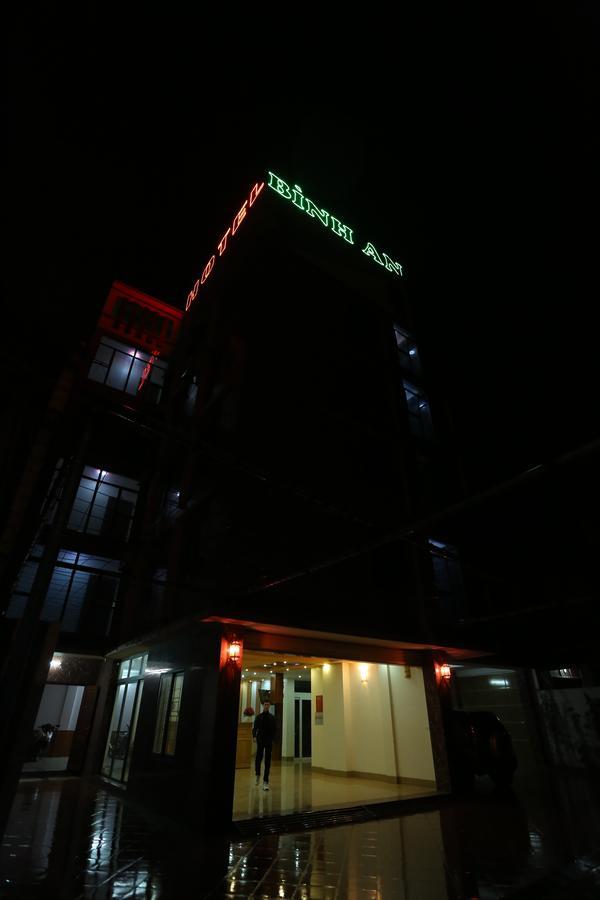 Binh An Hotel Нойбай Экстерьер фото